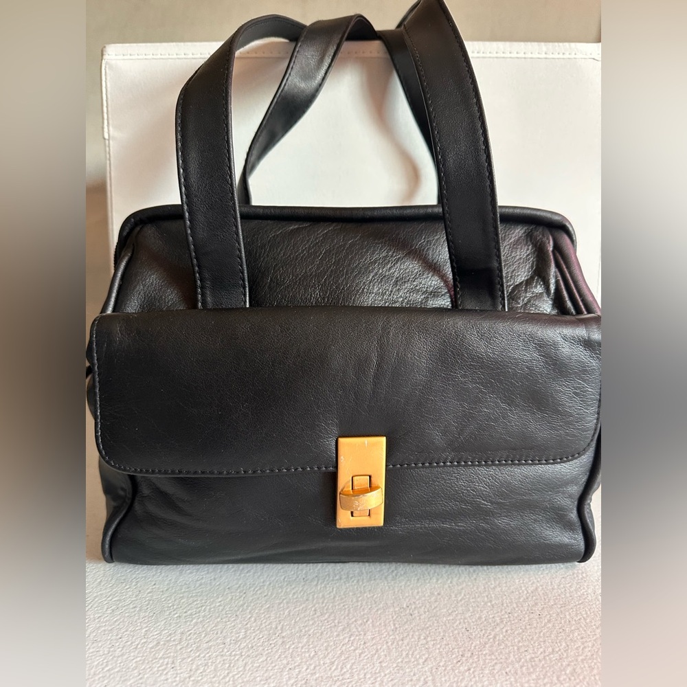 Samsonite Black and Gold Leather Briefcase with Structured Design